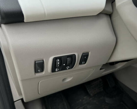 Белый Рено Зое, объемом двигателя 0 л и пробегом 140 тыс. км за 8550 $, фото 19 на Automoto.ua