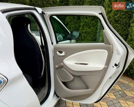 Белый Рено Зое, объемом двигателя 0 л и пробегом 38 тыс. км за 10200 $, фото 19 на Automoto.ua