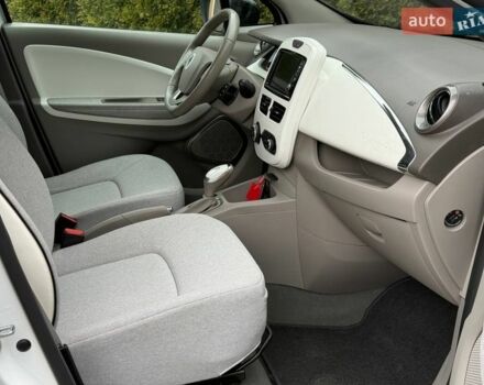Белый Рено Зое, объемом двигателя 0 л и пробегом 60 тыс. км за 10300 $, фото 22 на Automoto.ua