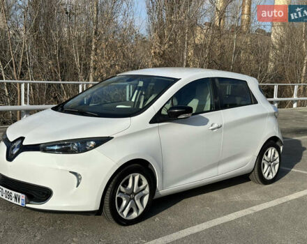 Белый Рено Зое, объемом двигателя 0 л и пробегом 27 тыс. км за 11500 $, фото 1 на Automoto.ua