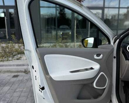 Белый Рено Зое, объемом двигателя 0 л и пробегом 67 тыс. км за 9500 $, фото 32 на Automoto.ua