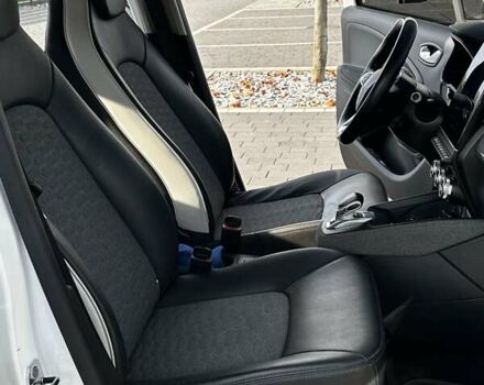 Белый Рено Зое, объемом двигателя 0 л и пробегом 124 тыс. км за 13200 $, фото 14 на Automoto.ua