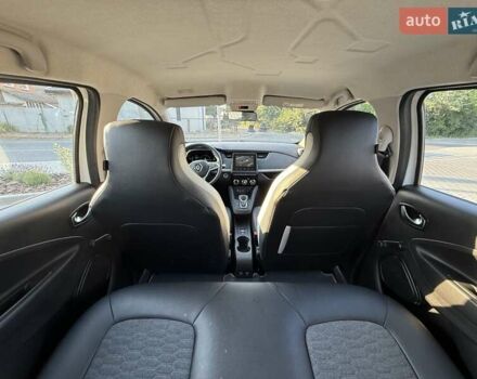 Белый Рено Зое, объемом двигателя 0 л и пробегом 70 тыс. км за 11800 $, фото 8 на Automoto.ua