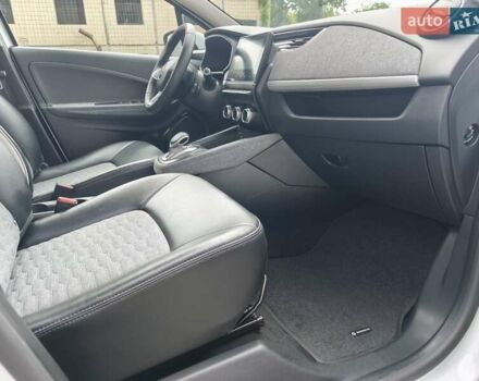 Белый Рено Зое, объемом двигателя 0 л и пробегом 50 тыс. км за 11900 $, фото 21 на Automoto.ua