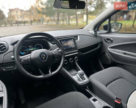 Белый Рено Зое, объемом двигателя 0 л и пробегом 28 тыс. км за 12500 $, фото 30 на Automoto.ua