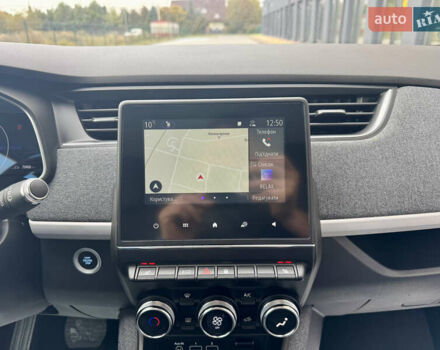 Белый Рено Зое, объемом двигателя 0 л и пробегом 70 тыс. км за 12999 $, фото 20 на Automoto.ua