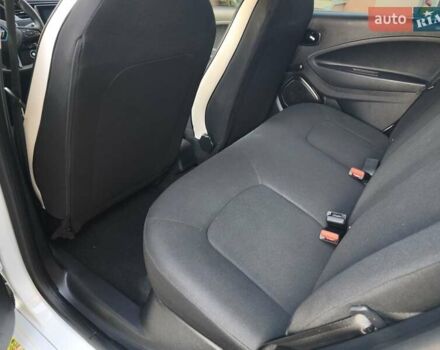 Белый Рено Зое, объемом двигателя 0 л и пробегом 98 тыс. км за 10950 $, фото 29 на Automoto.ua