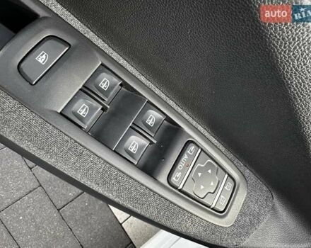 Белый Рено Зое, объемом двигателя 0 л и пробегом 124 тыс. км за 13200 $, фото 21 на Automoto.ua