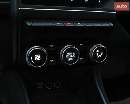 Білий Рено Зое, об'ємом двигуна 0 л та пробігом 41 тис. км за 13200 $, фото 24 на Automoto.ua