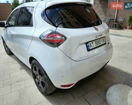 Белый Рено Зое, объемом двигателя 0 л и пробегом 28 тыс. км за 11900 $, фото 3 на Automoto.ua