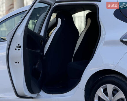 Белый Рено Зое, объемом двигателя 0 л и пробегом 183 тыс. км за 9700 $, фото 26 на Automoto.ua