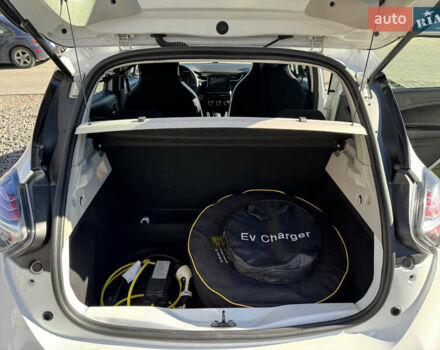 Рено Зое 2020 в Владимир-Волынский на Automoto.ua Белый Рено Зое, объемом двигателя 0 л и пробегом 55 тыс. км за 12000 $, фото 23 на Automoto.ua