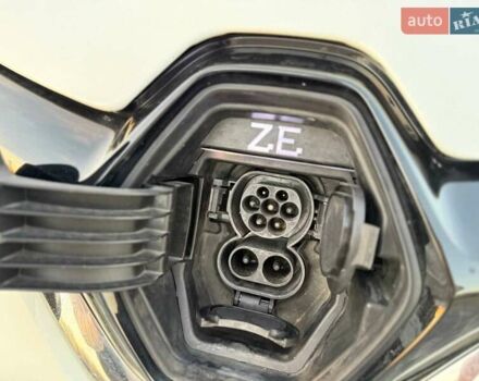 Белый Рено Зое, объемом двигателя 0 л и пробегом 92 тыс. км за 11499 $, фото 34 на Automoto.ua