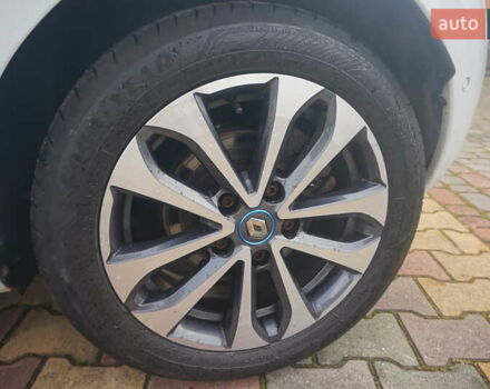 Белый Рено Зое, объемом двигателя 0 л и пробегом 122 тыс. км за 13000 $, фото 68 на Automoto.ua