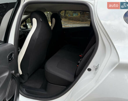 Білий Рено Зое, об'ємом двигуна 0 л та пробігом 30 тис. км за 12300 $, фото 8 на Automoto.ua