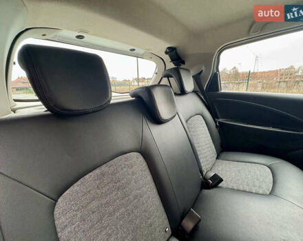 Белый Рено Зое, объемом двигателя 0 л и пробегом 55 тыс. км за 13300 $, фото 28 на Automoto.ua