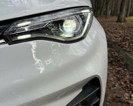 Белый Рено Зое, объемом двигателя 0 л и пробегом 52 тыс. км за 11590 $, фото 2 на Automoto.ua