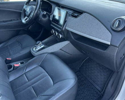 Белый Рено Зое, объемом двигателя 0 л и пробегом 90 тыс. км за 11800 $, фото 13 на Automoto.ua