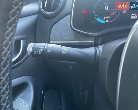 Белый Рено Зое, объемом двигателя 0 л и пробегом 217 тыс. км за 11990 $, фото 18 на Automoto.ua