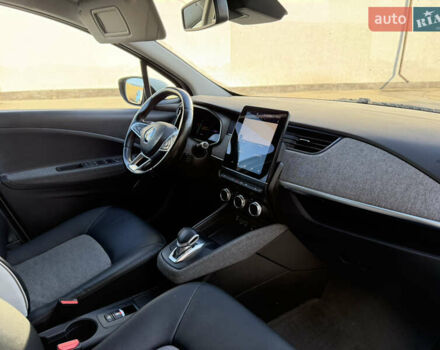 Белый Рено Зое, объемом двигателя 0 л и пробегом 93 тыс. км за 11500 $, фото 12 на Automoto.ua