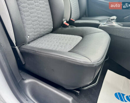 Белый Рено Зое, объемом двигателя 0 л и пробегом 70 тыс. км за 12999 $, фото 19 на Automoto.ua