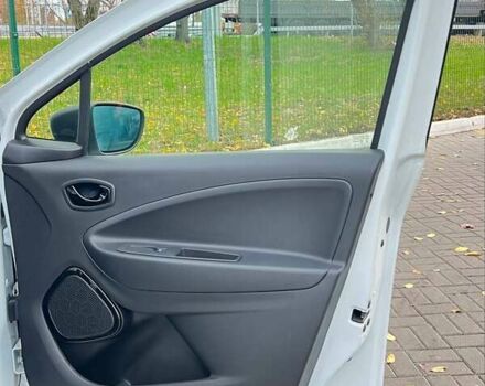 Белый Рено Зое, объемом двигателя 0 л и пробегом 52 тыс. км за 12200 $, фото 13 на Automoto.ua