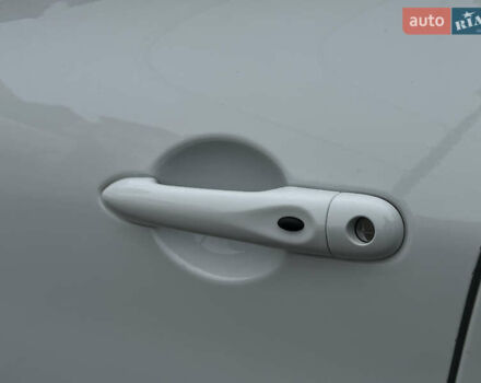 Белый Рено Зое, объемом двигателя 0 л и пробегом 31 тыс. км за 11999 $, фото 40 на Automoto.ua