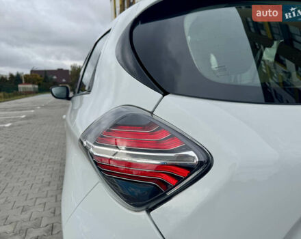 Белый Рено Зое, объемом двигателя 0 л и пробегом 70 тыс. км за 12999 $, фото 5 на Automoto.ua