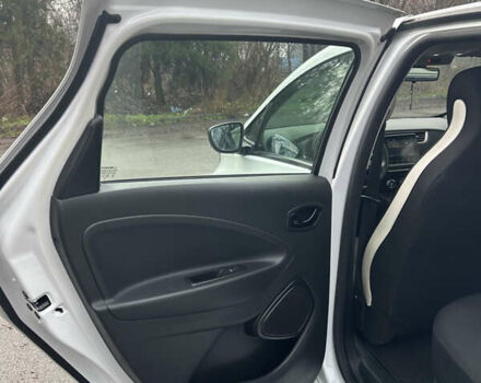 Белый Рено Зое, объемом двигателя 0 л и пробегом 58 тыс. км за 11780 $, фото 11 на Automoto.ua