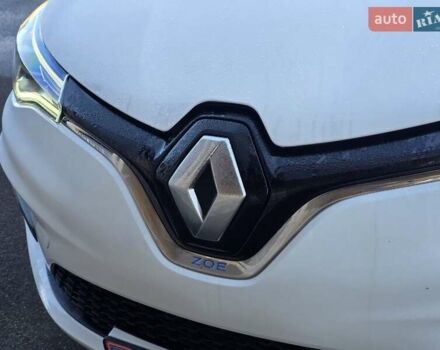 Белый Рено Зое, объемом двигателя 0 л и пробегом 85 тыс. км за 12999 $, фото 39 на Automoto.ua