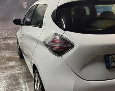 Белый Рено Зое, объемом двигателя 0 л и пробегом 54 тыс. км за 13500 $, фото 12 на Automoto.ua