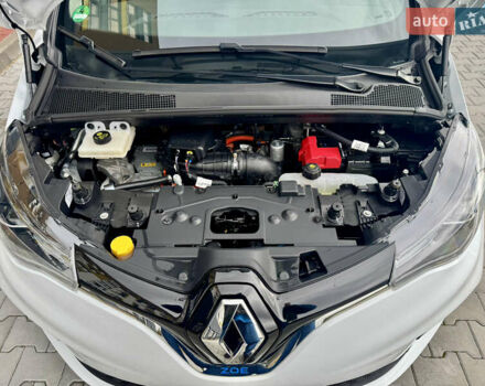 Белый Рено Зое, объемом двигателя 0 л и пробегом 70 тыс. км за 12999 $, фото 32 на Automoto.ua