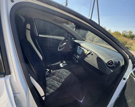 Білий Рено Зое, об'ємом двигуна 0 л та пробігом 41 тис. км за 13200 $, фото 13 на Automoto.ua