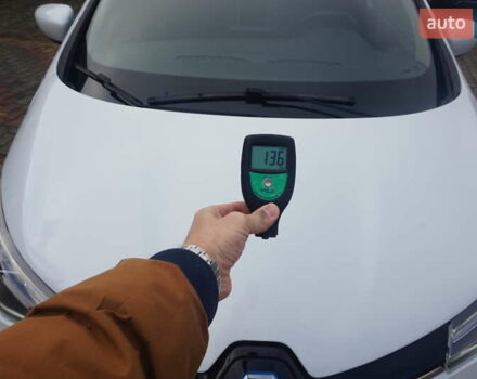 Белый Рено Зое, объемом двигателя 0 л и пробегом 122 тыс. км за 13000 $, фото 69 на Automoto.ua