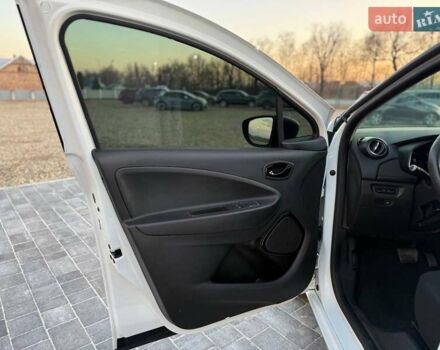 Белый Рено Зое, объемом двигателя 0 л и пробегом 92 тыс. км за 11499 $, фото 15 на Automoto.ua