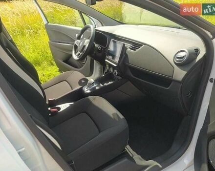 Белый Рено Зое, объемом двигателя 0 л и пробегом 24 тыс. км за 12700 $, фото 14 на Automoto.ua