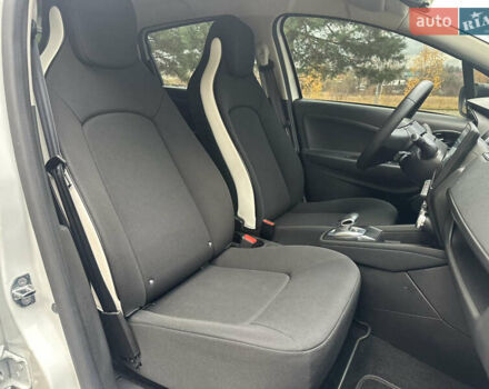 Белый Рено Зое, объемом двигателя 0 л и пробегом 28 тыс. км за 12500 $, фото 36 на Automoto.ua