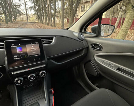 Белый Рено Зое, объемом двигателя 0 л и пробегом 58 тыс. км за 11780 $, фото 20 на Automoto.ua