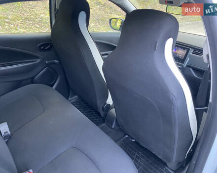 Белый Рено Зое, объемом двигателя 0 л и пробегом 47 тыс. км за 13999 $, фото 13 на Automoto.ua
