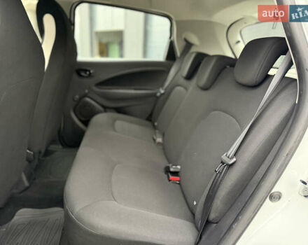 Білий Рено Зое, об'ємом двигуна 0 л та пробігом 61 тис. км за 11900 $, фото 5 на Automoto.ua