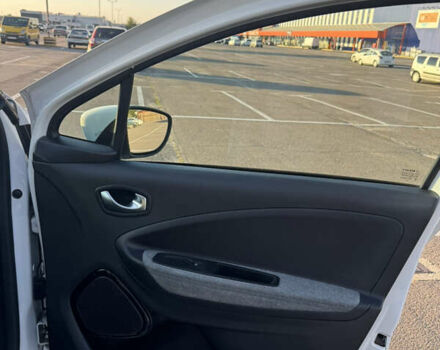 Белый Рено Зое, объемом двигателя 0 л и пробегом 74 тыс. км за 13499 $, фото 23 на Automoto.ua