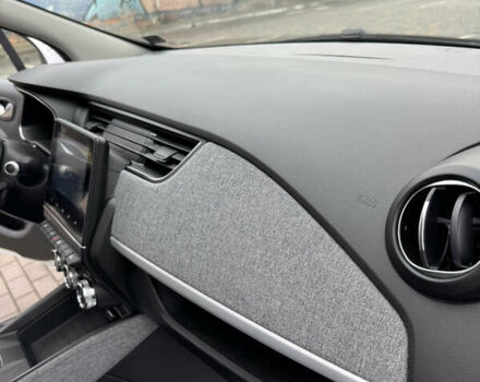 Белый Рено Зое, объемом двигателя 0 л и пробегом 97 тыс. км за 11900 $, фото 43 на Automoto.ua