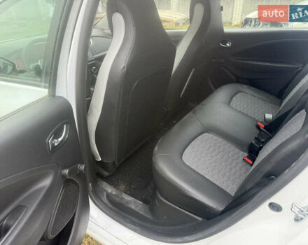 Белый Рено Зое, объемом двигателя 0 л и пробегом 33 тыс. км за 6950 $, фото 8 на Automoto.ua