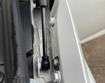 Белый Рено Зое, объемом двигателя 0 л и пробегом 62 тыс. км за 13800 $, фото 59 на Automoto.ua