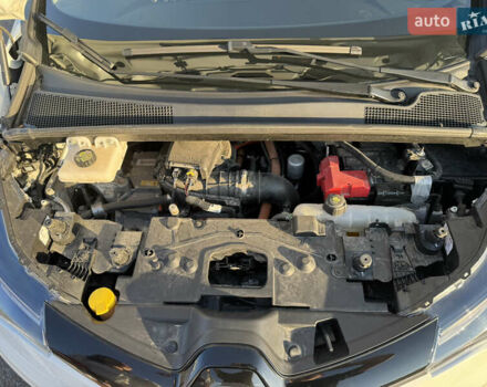 Белый Рено Зое, объемом двигателя 0 л и пробегом 74 тыс. км за 13499 $, фото 28 на Automoto.ua