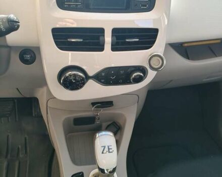 Белый Рено Зое, объемом двигателя 0 л и пробегом 96 тыс. км за 10700 $, фото 12 на Automoto.ua