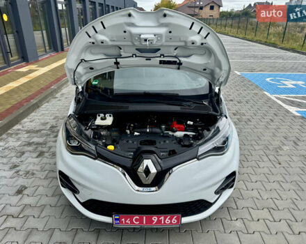 Белый Рено Зое, объемом двигателя 0 л и пробегом 70 тыс. км за 12999 $, фото 31 на Automoto.ua