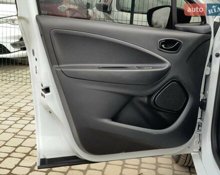 Белый Рено Зое, объемом двигателя 0 л и пробегом 66 тыс. км за 12499 $, фото 23 на Automoto.ua