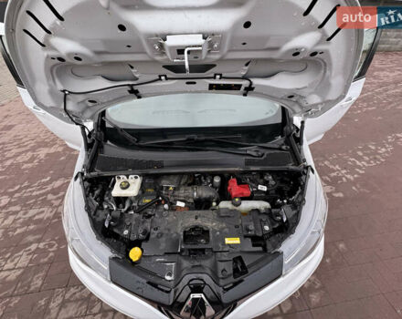 Белый Рено Зое, объемом двигателя 0 л и пробегом 116 тыс. км за 11499 $, фото 23 на Automoto.ua