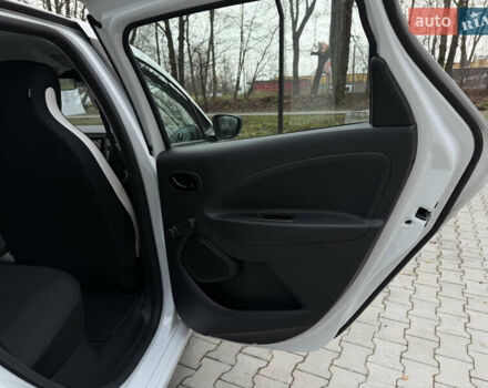Білий Рено Зое, об'ємом двигуна 0 л та пробігом 28 тис. км за 12222 $, фото 23 на Automoto.ua